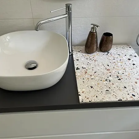 Cozy And Quiet Near Two Towers, アパート