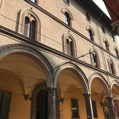 Cozy And Quiet Near Two Towers, アパート *