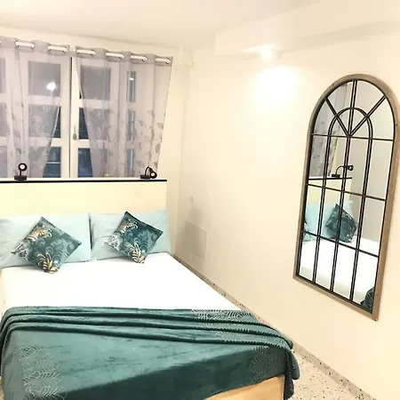 Апартаменты Cozy And Quiet Near Two Towers,