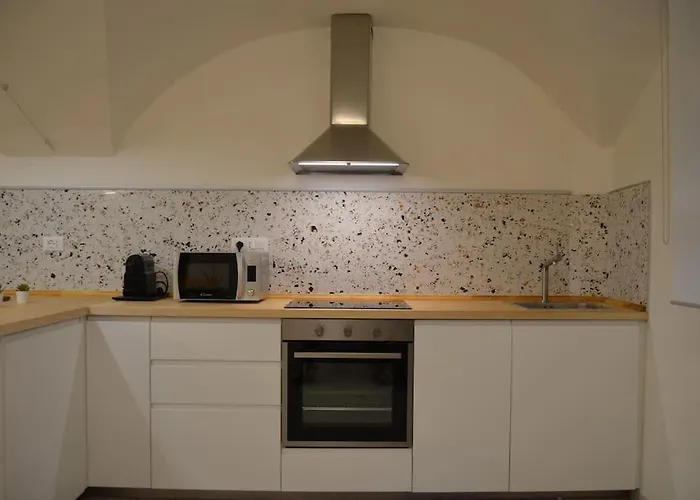 Lägenhet Cozy And Quiet Near Two Towers,