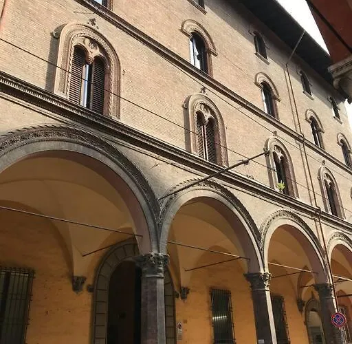 Cozy And Quiet Near Two Towers, Lägenhet *