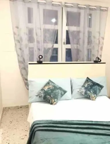Cozy And Quiet Near Two Towers, 아파트